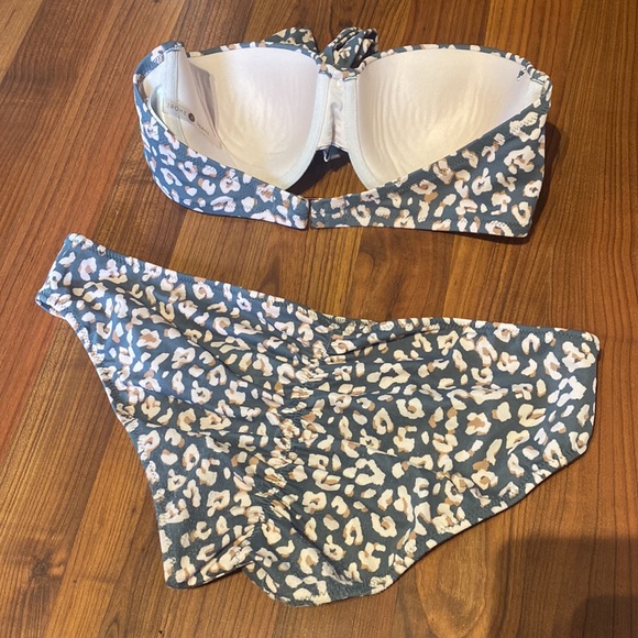 Bikini - Picture 2 of 2